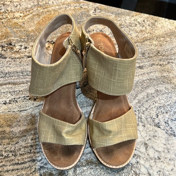 Toms Shoes - Tom’s shoes